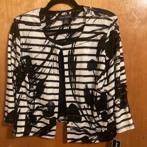 JESSICA HOWARD JACKET COLOR IS BLACK AND WHITE SIZE IS 18W